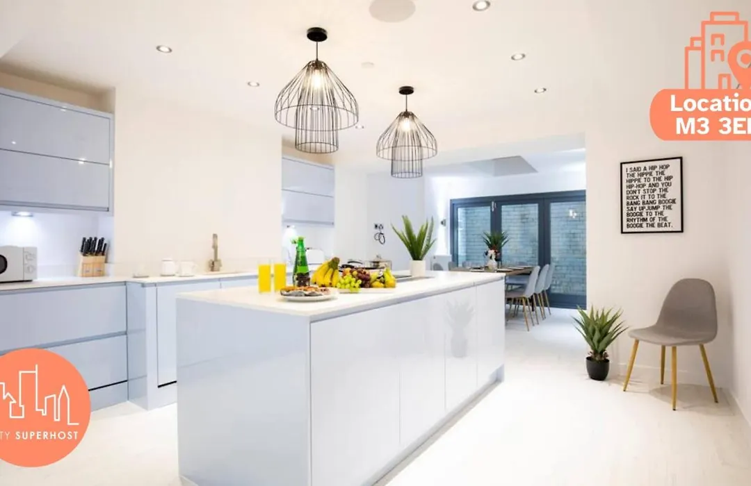 Central Townhouse With Roof Terrace-1